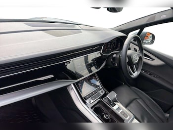 Used Audi Q7 2024 for sale - 76475935: Photo