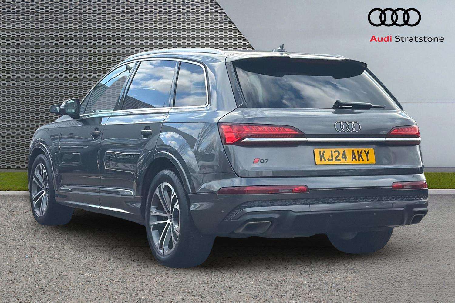 Used Audi Q7 2024 for sale - 76475935: Photo 3
