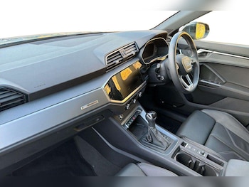 Used Audi Q3 for sale - 76242569: Photo 2