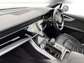Used Audi Q7 2024 for sale - 76230340: Photo