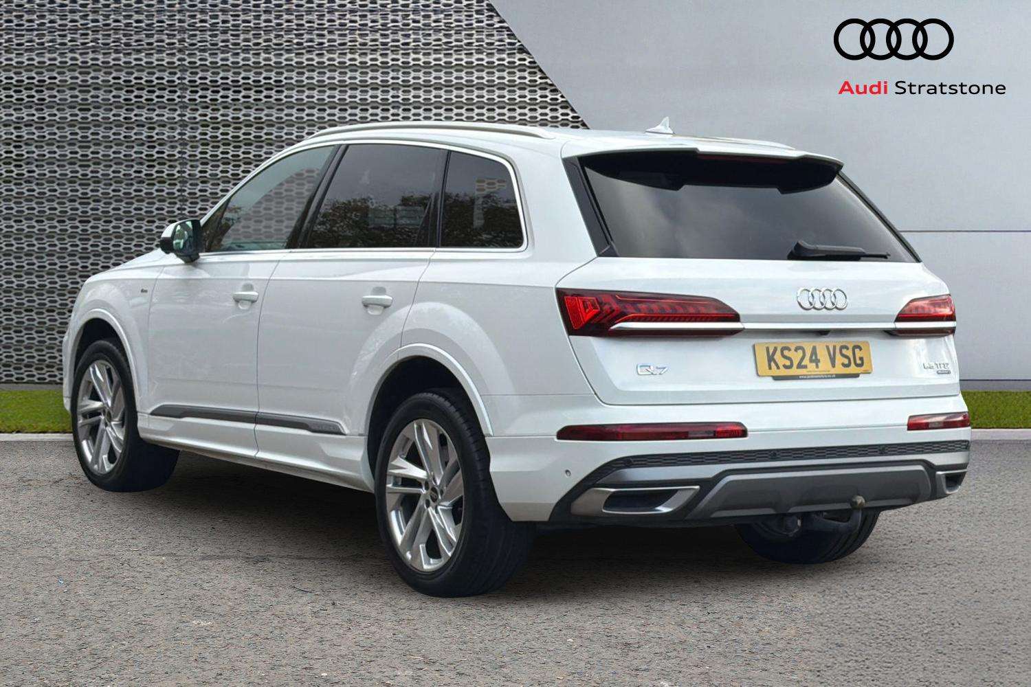 Used Audi Q7 2024 for sale - 76230340: Photo 3