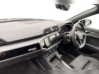 Used Audi Q3 2024 for sale - 76088137: Photo 2