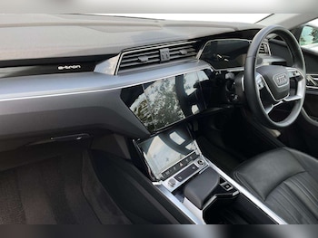 Used Audi Q8 2023 for sale - 79523844: Photo