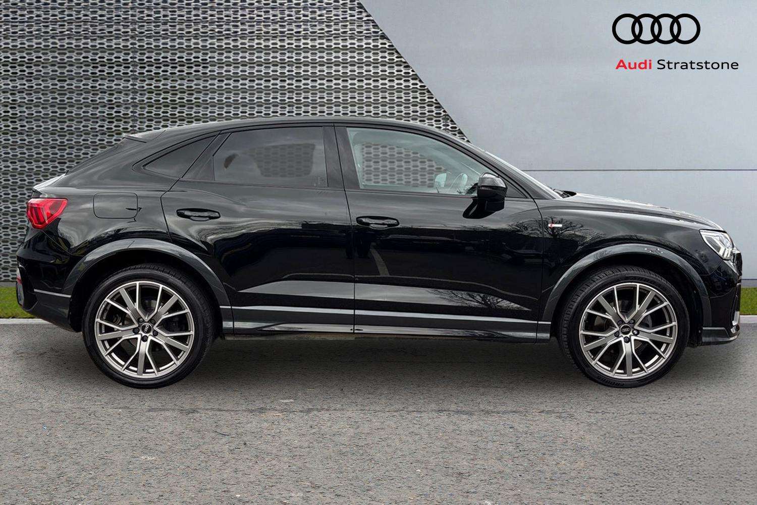 Used Audi Q3 2023 for sale - 77756580: Photo 4