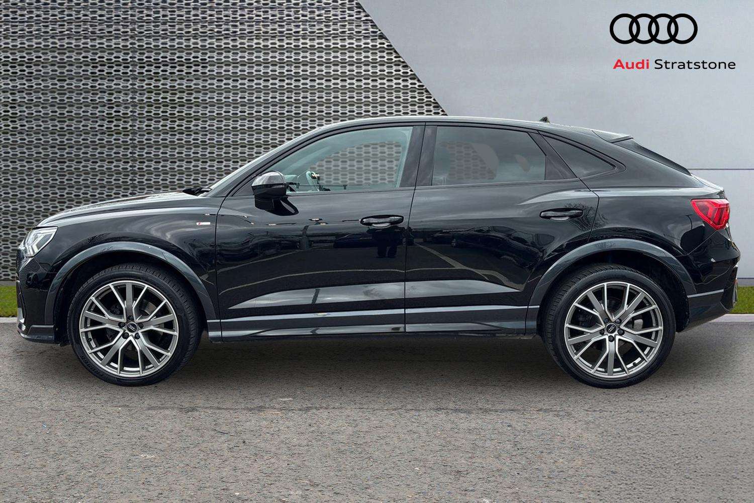 Used Audi Q3 2023 for sale - 77756580: Photo 8