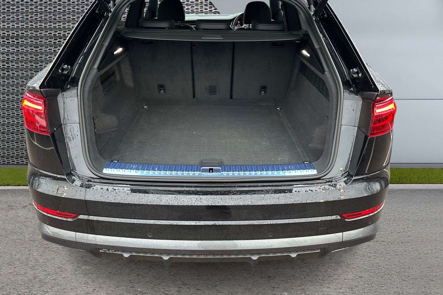 Used Audi Q8 2025 for sale - 76842918: Photo 13