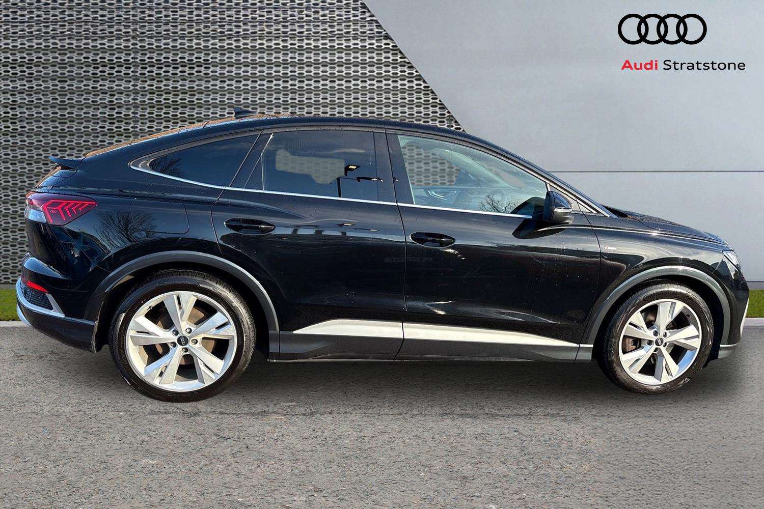 Used Audi Q4 e-tron 2022 for sale - 76636620: Photo 4