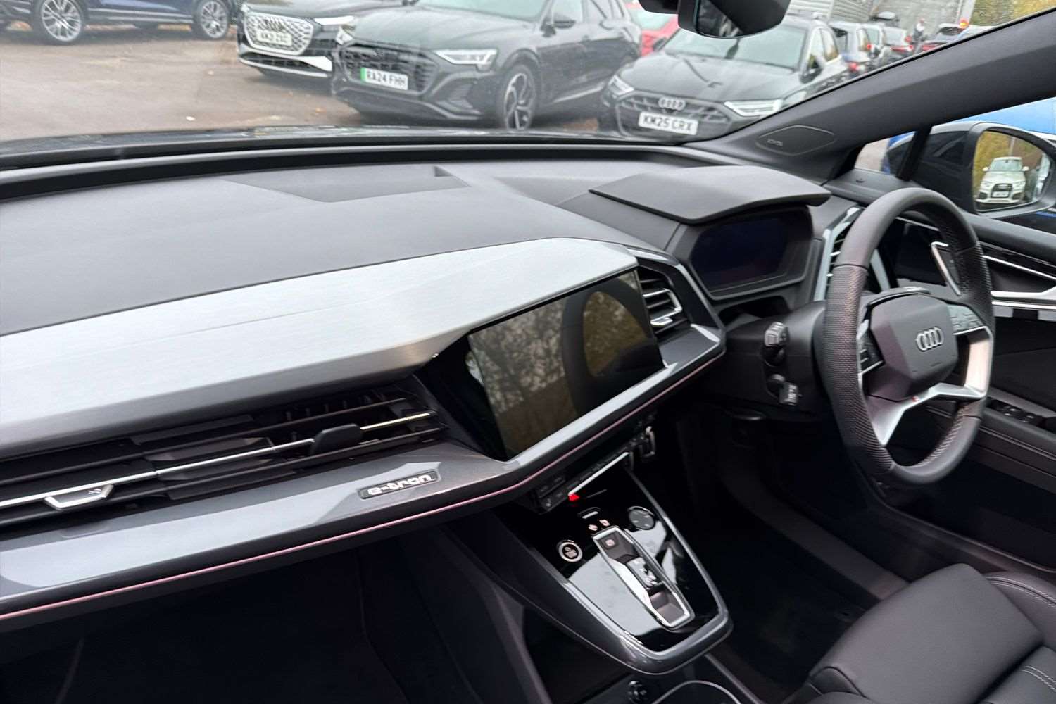 Used Audi Q4 e-tron 2025 for sale - 76902385: Photo 2