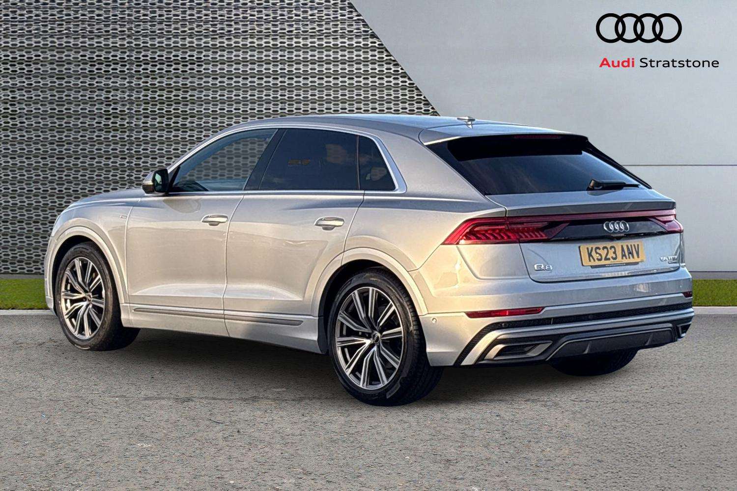 Used Audi Q8 2023 for sale - 76575903: Photo 3