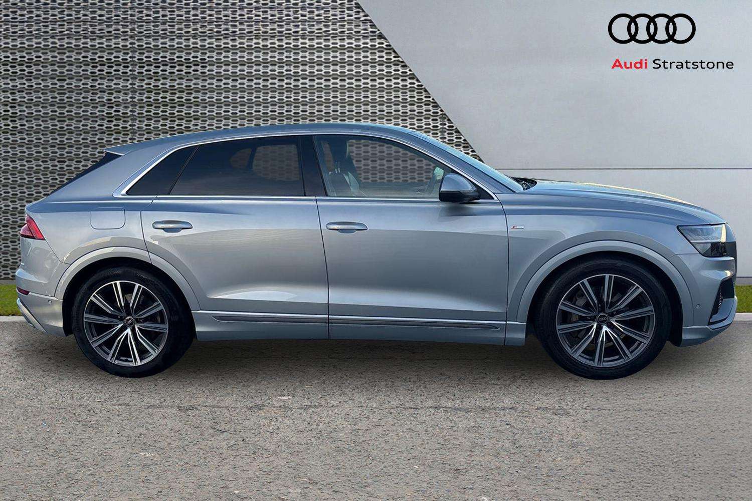 Used Audi Q8 2023 for sale - 76575903: Photo 4