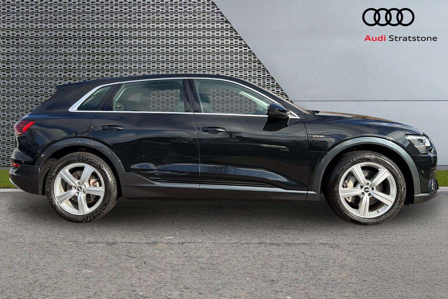 Used Audi e-tron 2021 for sale - 77443441: Photo 4