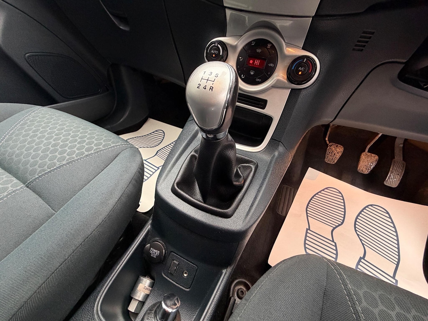 Used Ford Fiesta 2011 for sale - 77143090: Photo 21