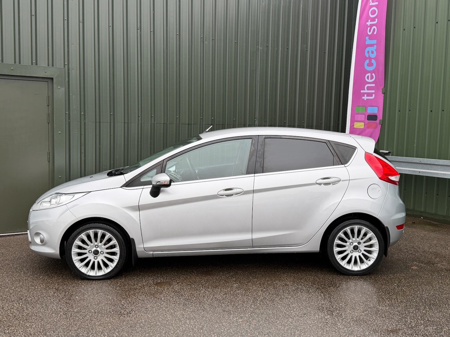 Used Ford Fiesta 2011 for sale - 77143090: Photo 3