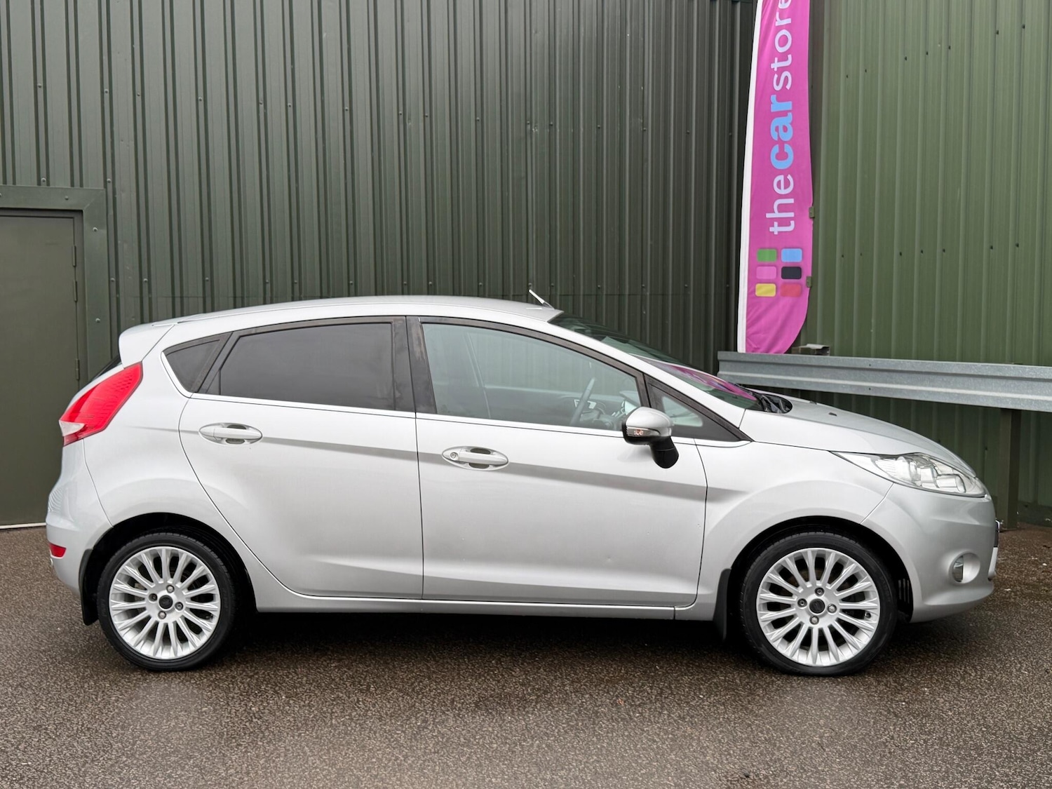 Used Ford Fiesta 2011 for sale - 77143090: Photo 4