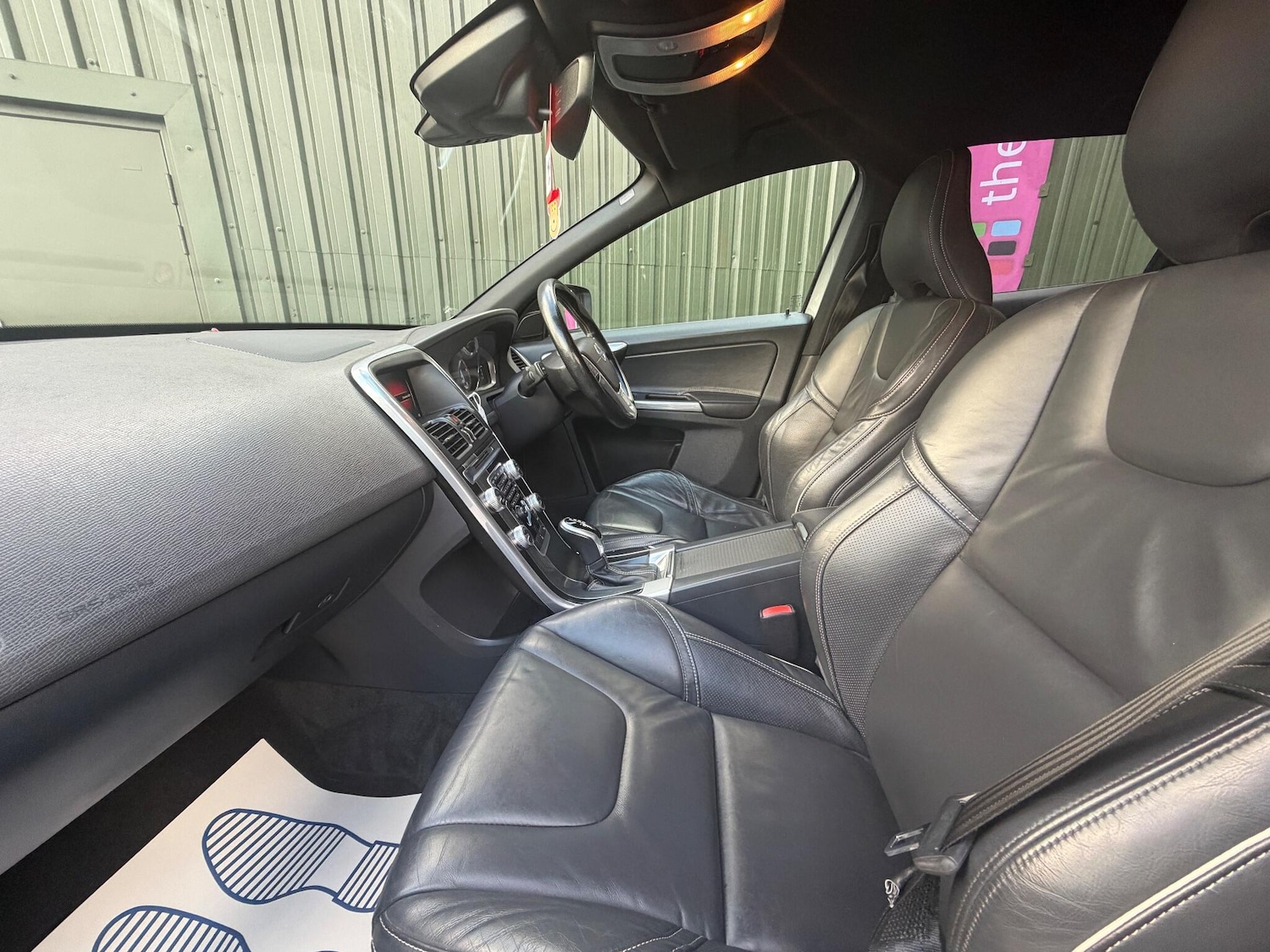 Used Volvo XC60 2015 for sale - 76786416: Photo 9