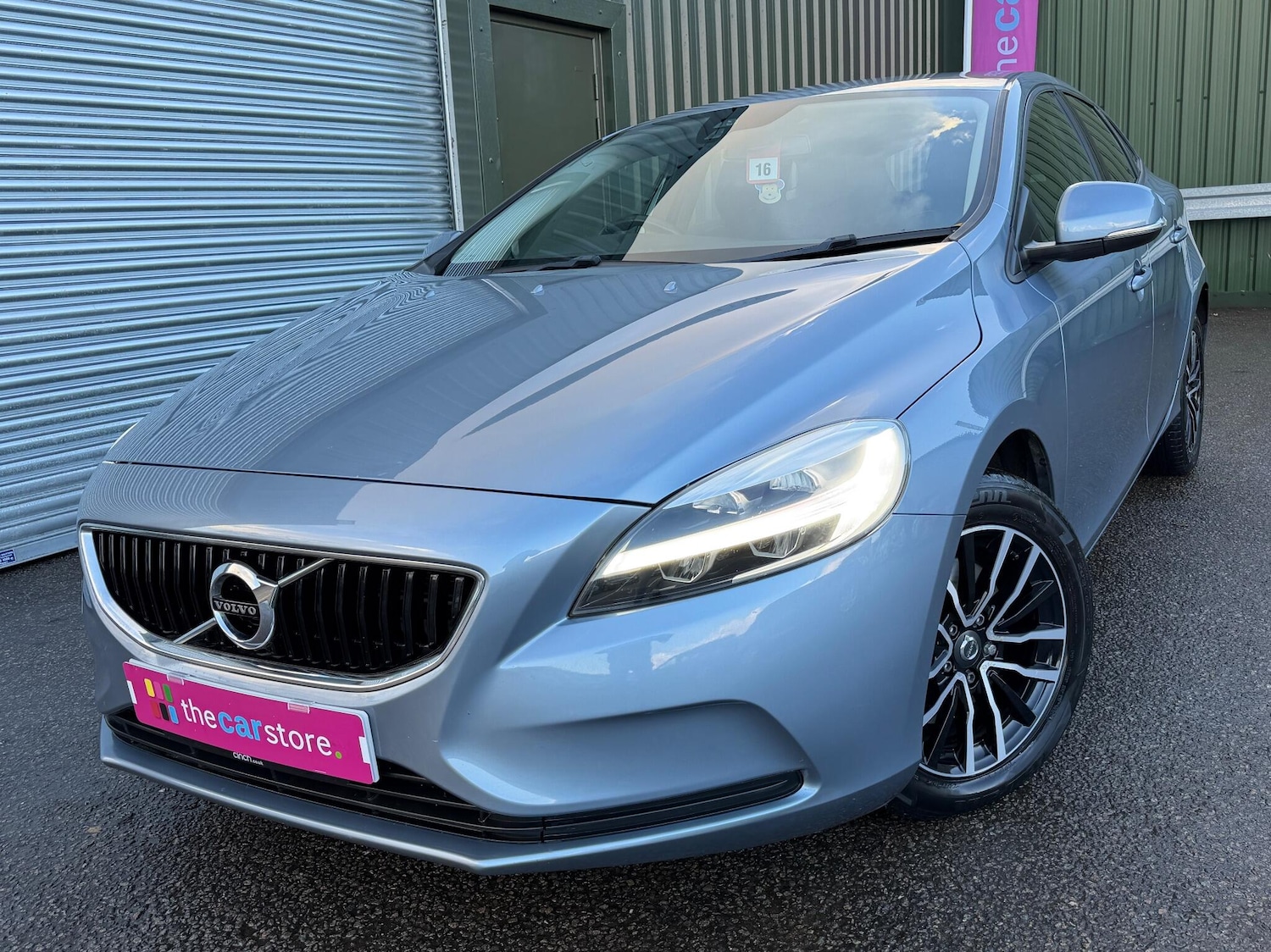 Used Volvo V40 2016 for sale - 76899124: Photo 1