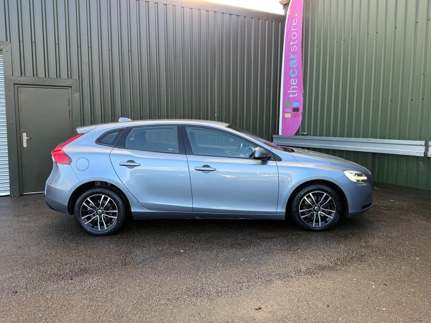 Used Volvo V40 2016 for sale - 76899124: Photo 3
