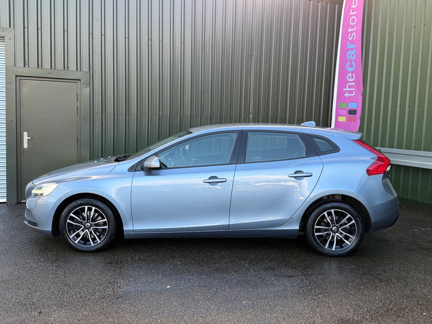 Used Volvo V40 2016 for sale - 76899124: Photo 4