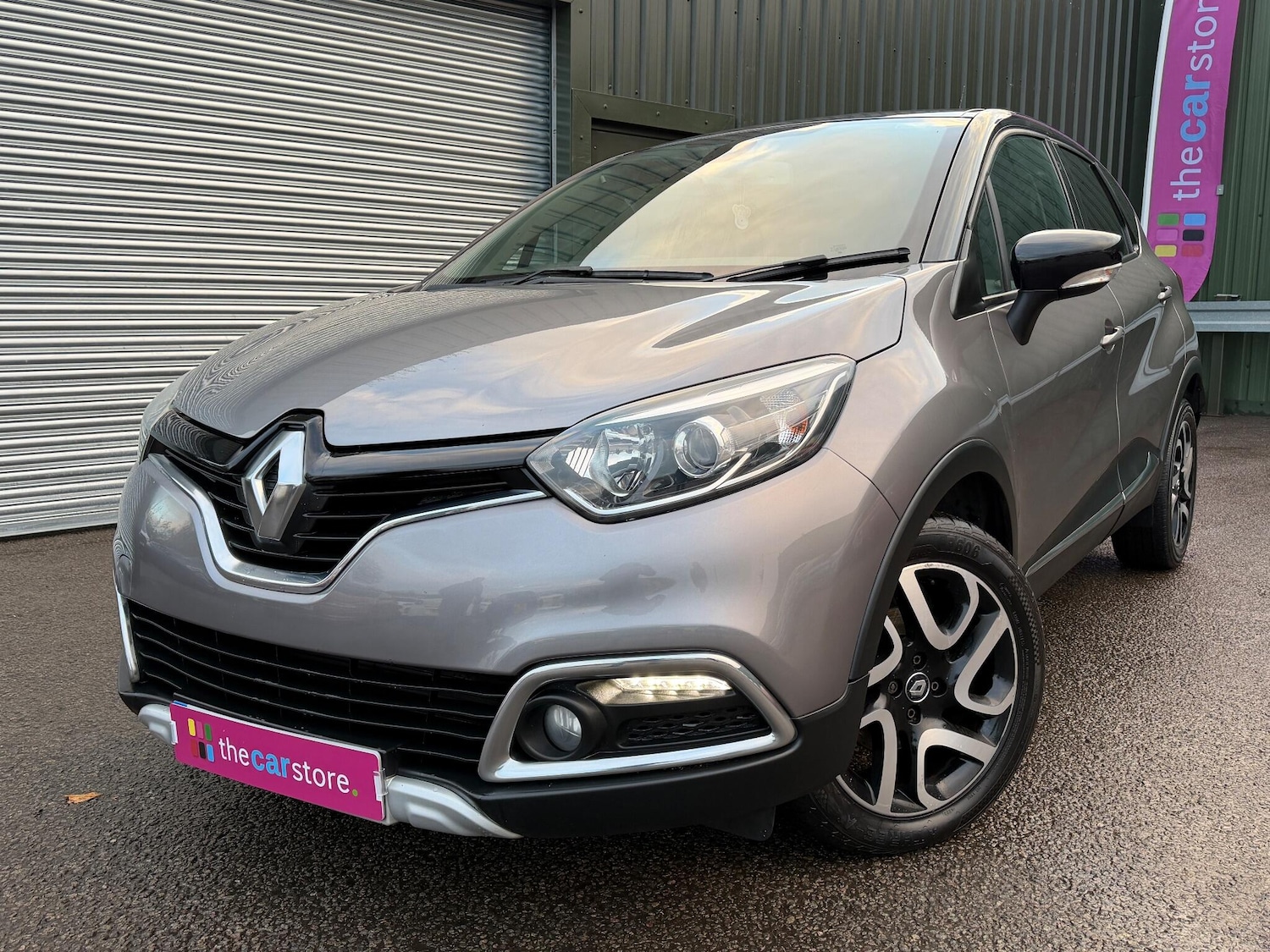 Used Renault Captur for sale - 76728827: Photo 1