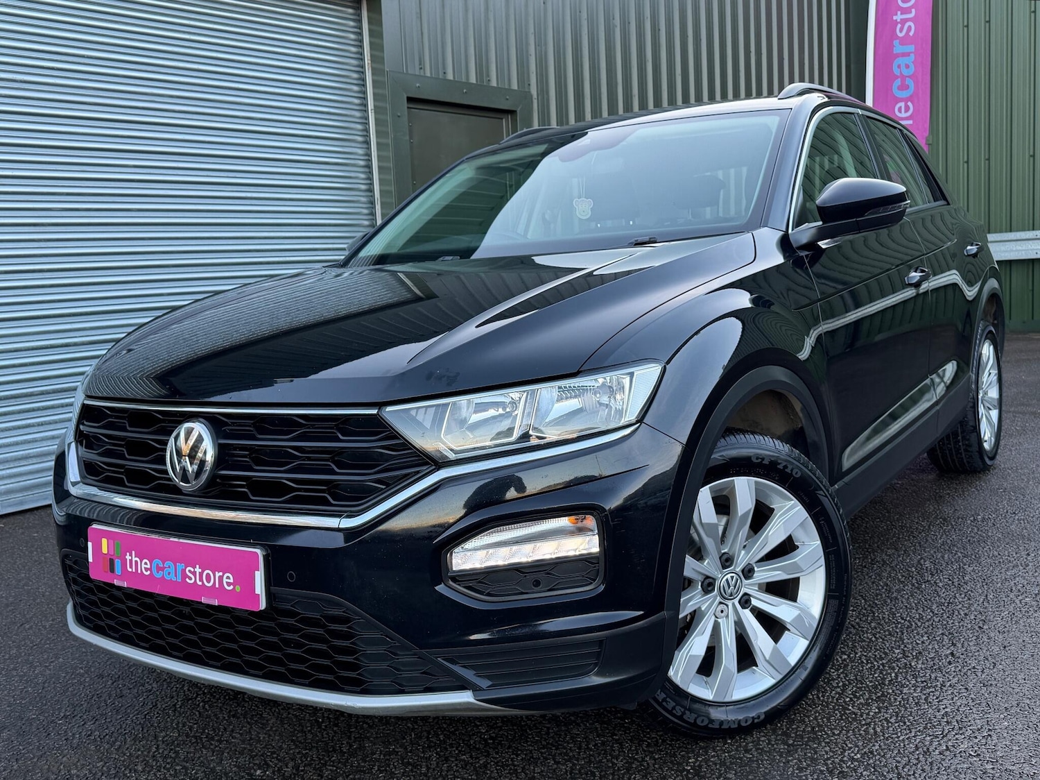 Used Volkswagen T-Roc for sale - 76728898: Photo 1