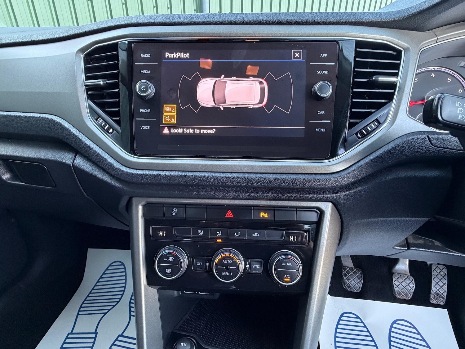 Used Volkswagen T-Roc for sale - 76728898: Photo 19