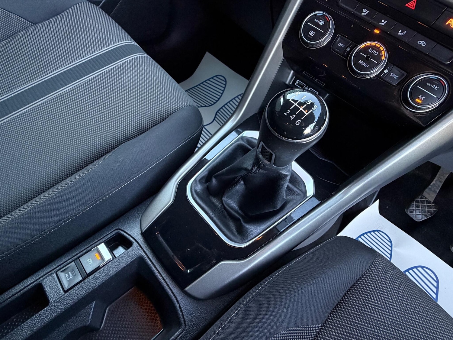 Used Volkswagen T-Roc for sale - 76728898: Photo 20