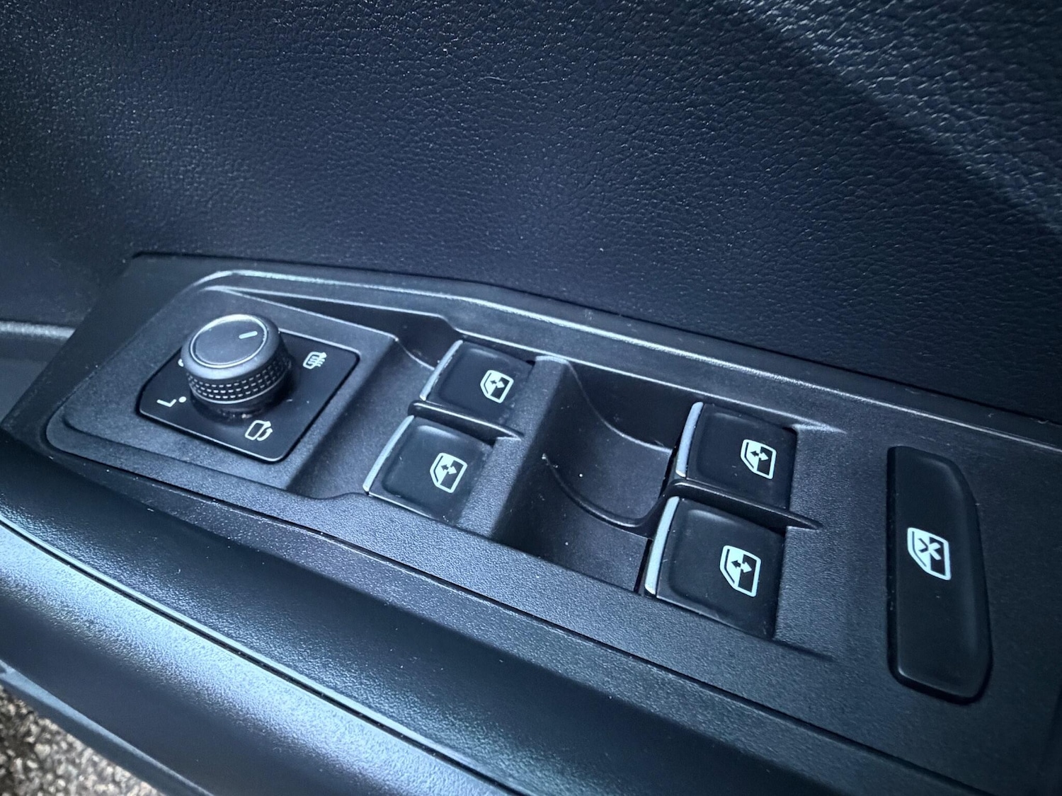 Used Volkswagen T-Roc for sale - 76728898: Photo 21