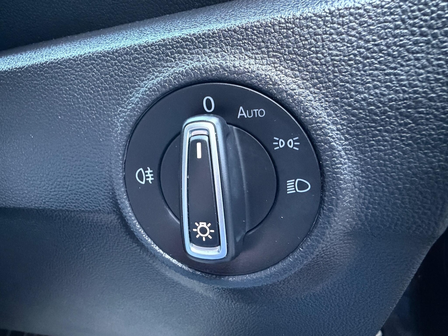 Used Volkswagen T-Roc for sale - 76728898: Photo 23