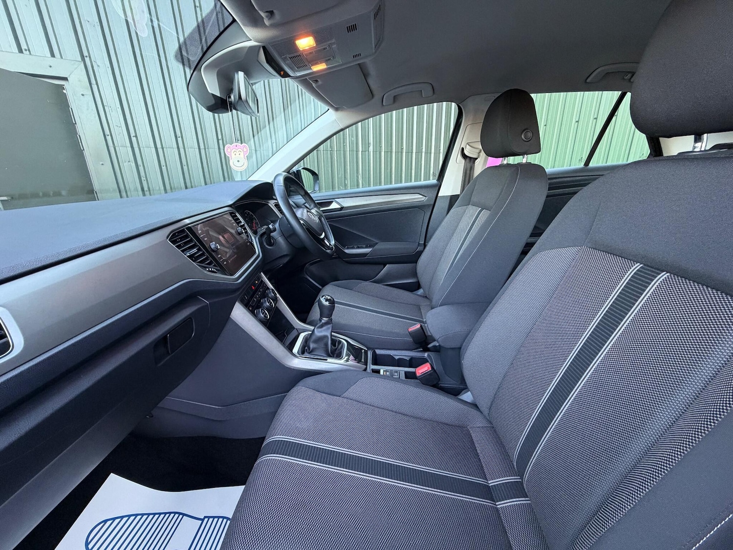 Used Volkswagen T-Roc for sale - 76728898: Photo 9