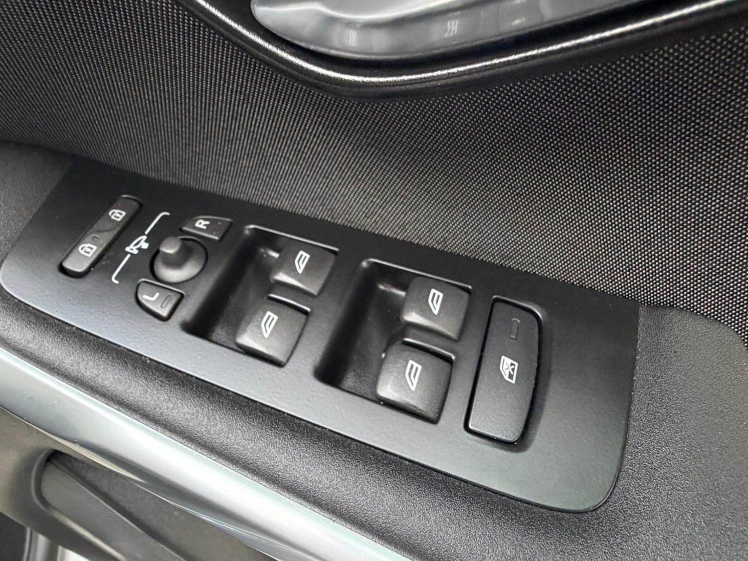 Used Volvo V40 2017 for sale - 77345227: Photo 21