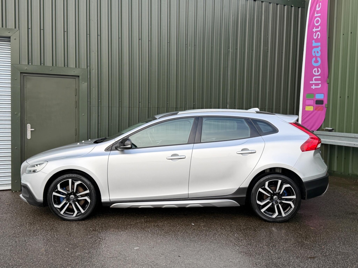 Used Volvo V40 2017 for sale - 77345227: Photo 3