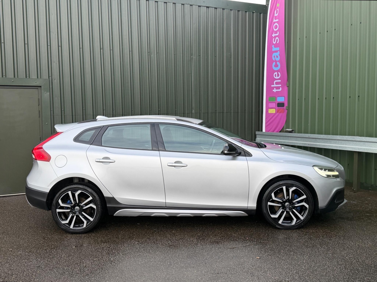 Used Volvo V40 2017 for sale - 77345227: Photo 4