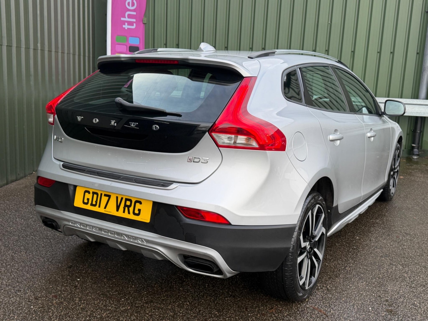 Used Volvo V40 2017 for sale - 77345227: Photo 6