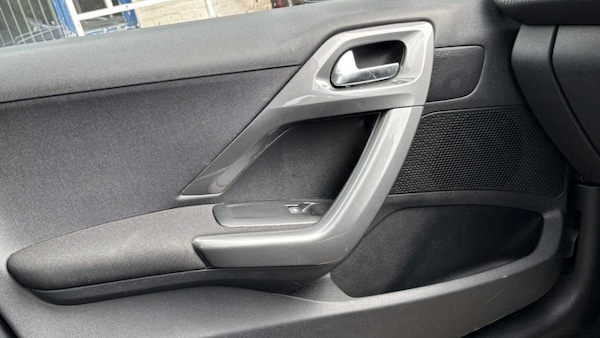 Used Peugeot 2008 2018 for sale - 76230457: Photo 34