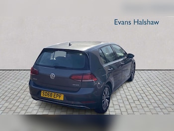 Used Volkswagen Golf 2018 for sale - 79109619: Photo