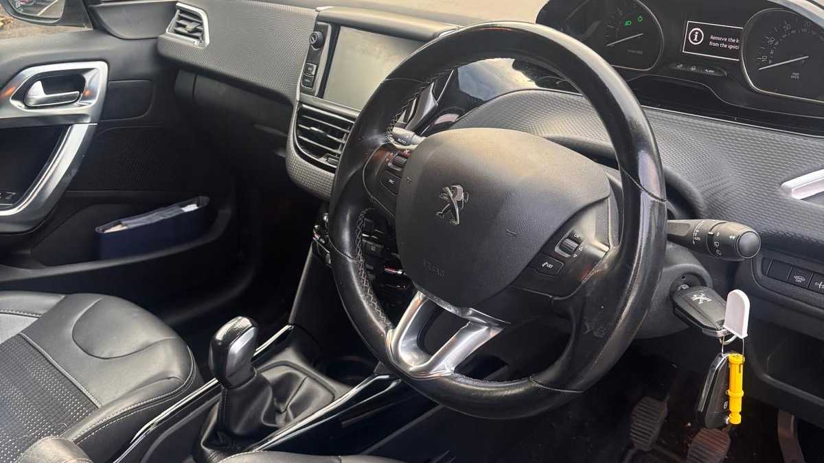 Used Peugeot 2008 2017 for sale - 76339590: Photo 5