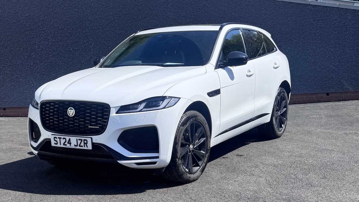 Used Jaguar F-Pace 2024 for sale - 76746193: Photo 2