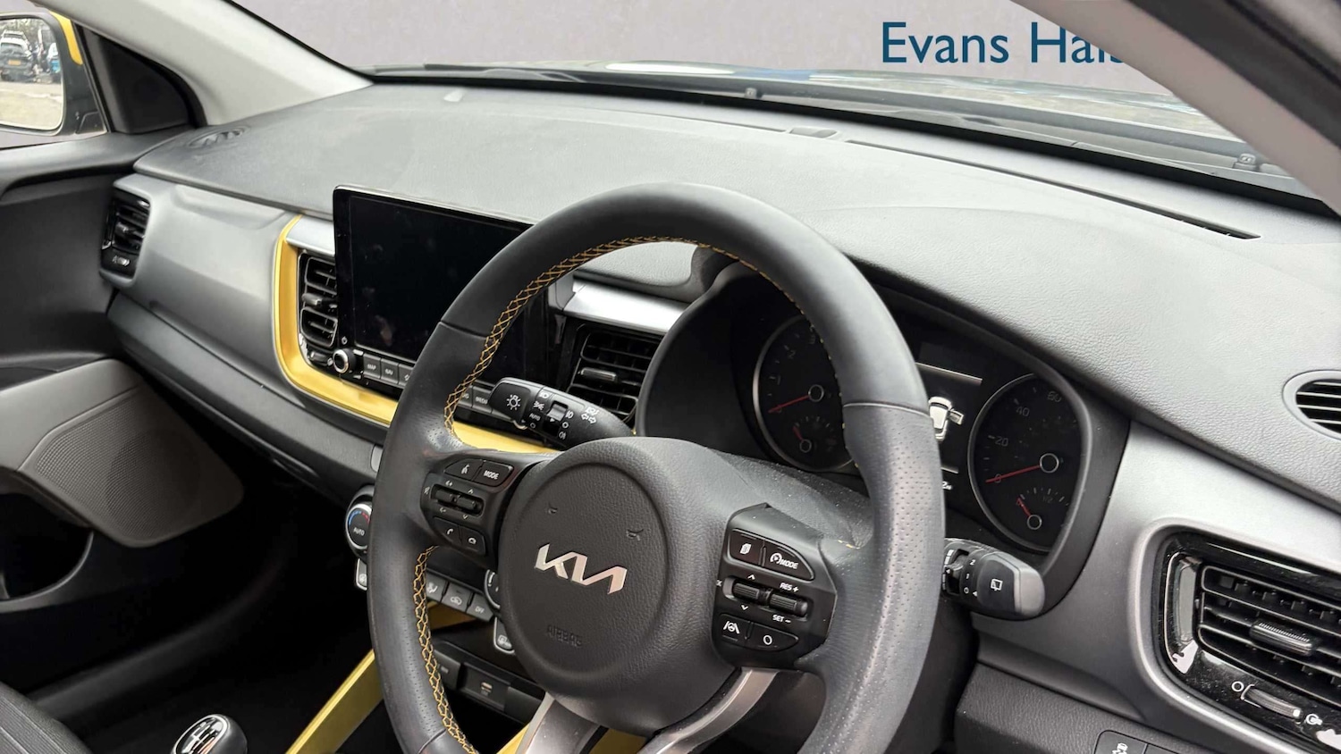 Used Kia Stonic 2023 for sale - 77928756: Photo 5