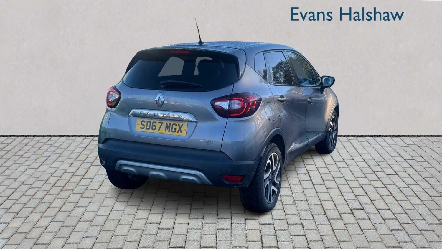 Used Renault Captur 2017 for sale - 76636630: Photo 3