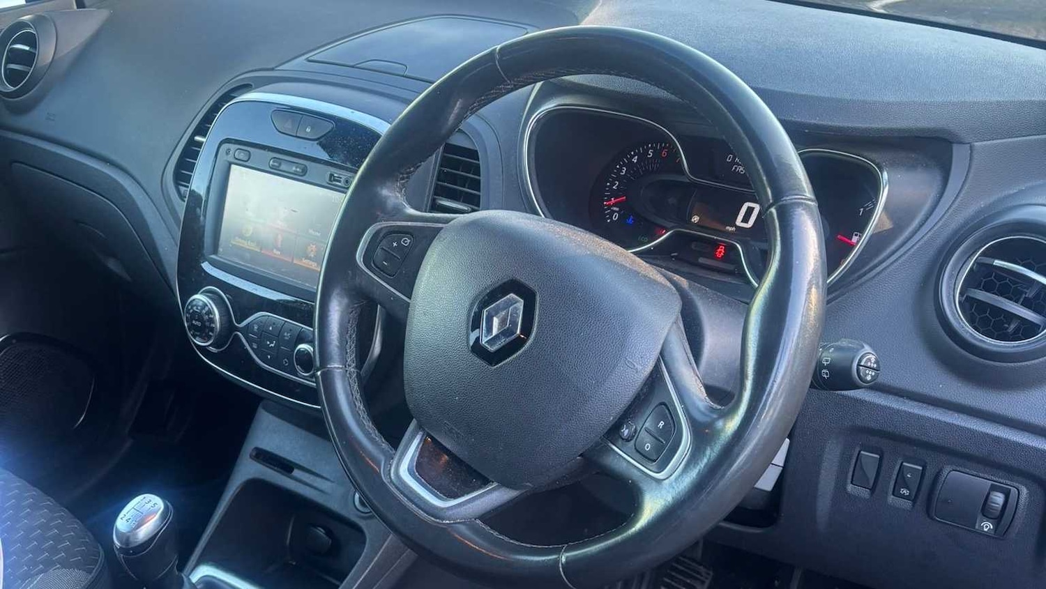 Used Renault Captur 2017 for sale - 76636630: Photo 5