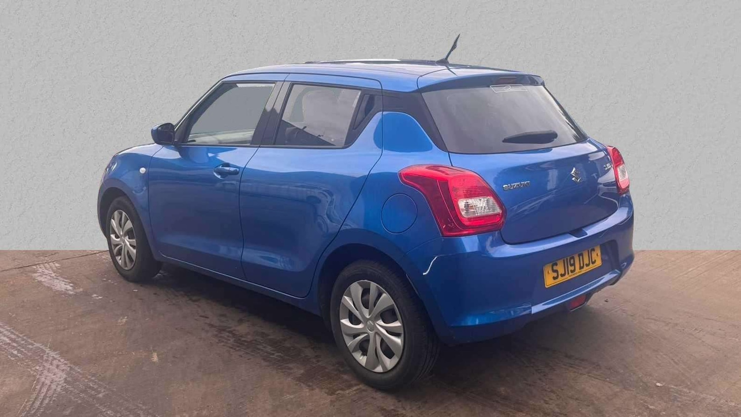 Used Suzuki Swift 2019 for sale - 76390670: Photo 2