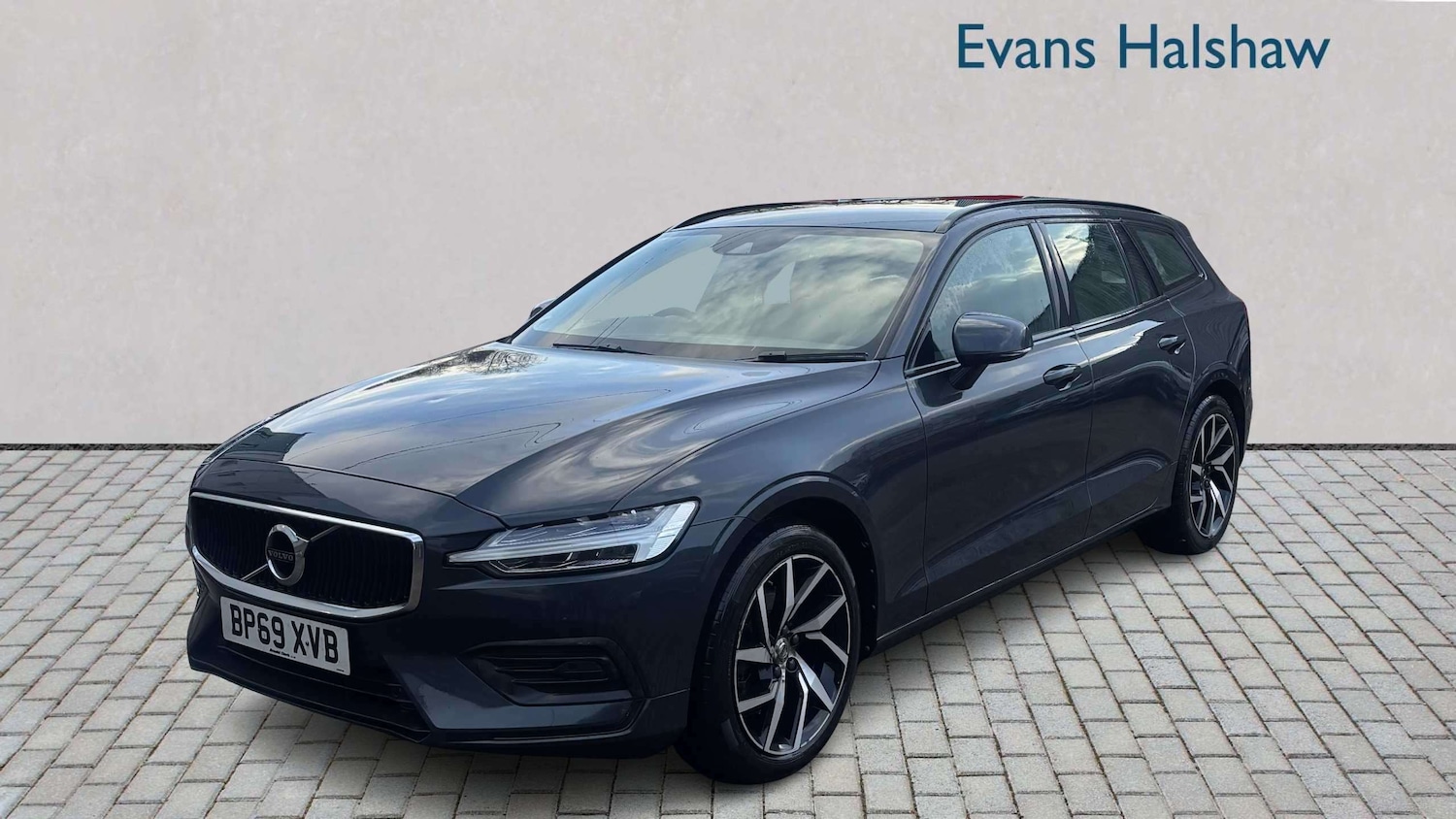 Used Volvo V60 2020 for sale - 77886137: Photo 2