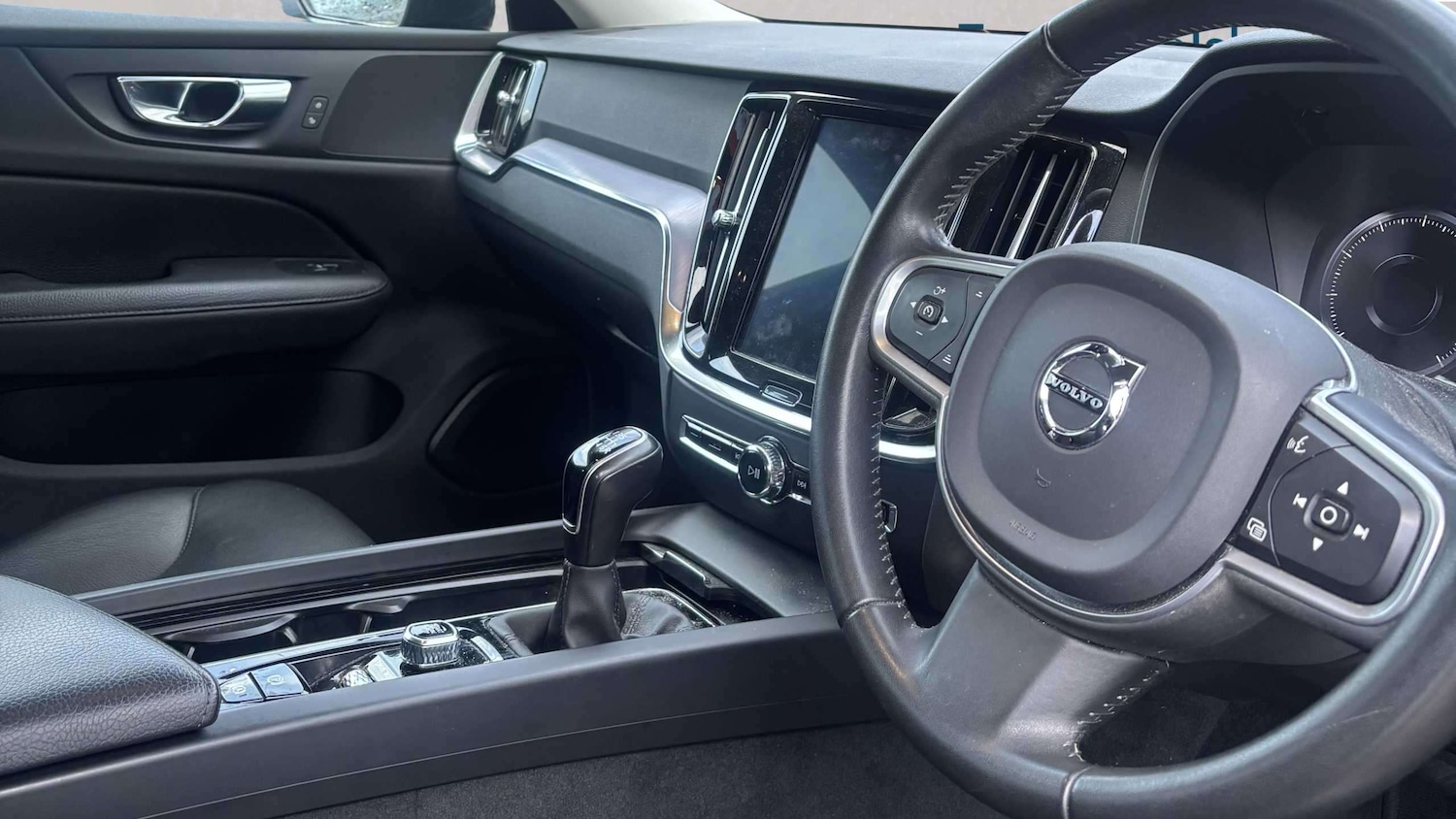 Used Volvo V60 2020 for sale - 77886137: Photo 5