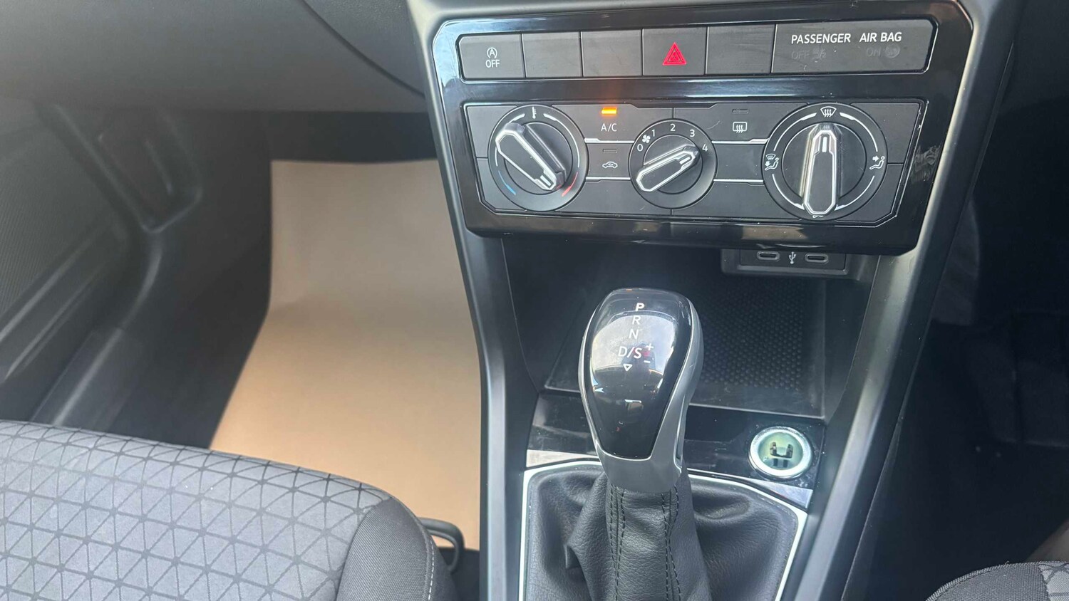 Used Volkswagen T-Cross 2022 for sale - 77347904: Photo 11