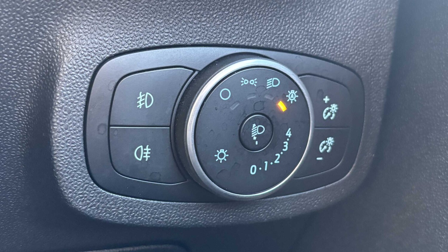 Used Ford Fiesta 2020 for sale - 75813035: Photo 32