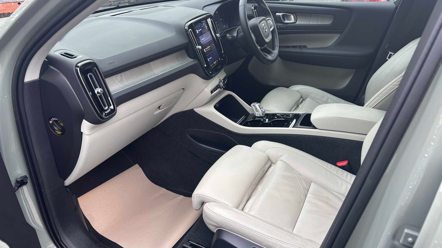 Used Volvo XC40 2022 for sale - 76515662: Photo 8