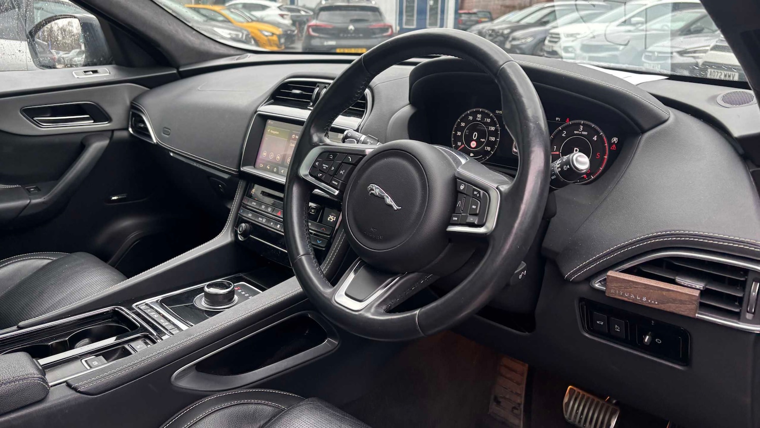 Used Jaguar F-Pace 2020 for sale - 77772313: Photo 5