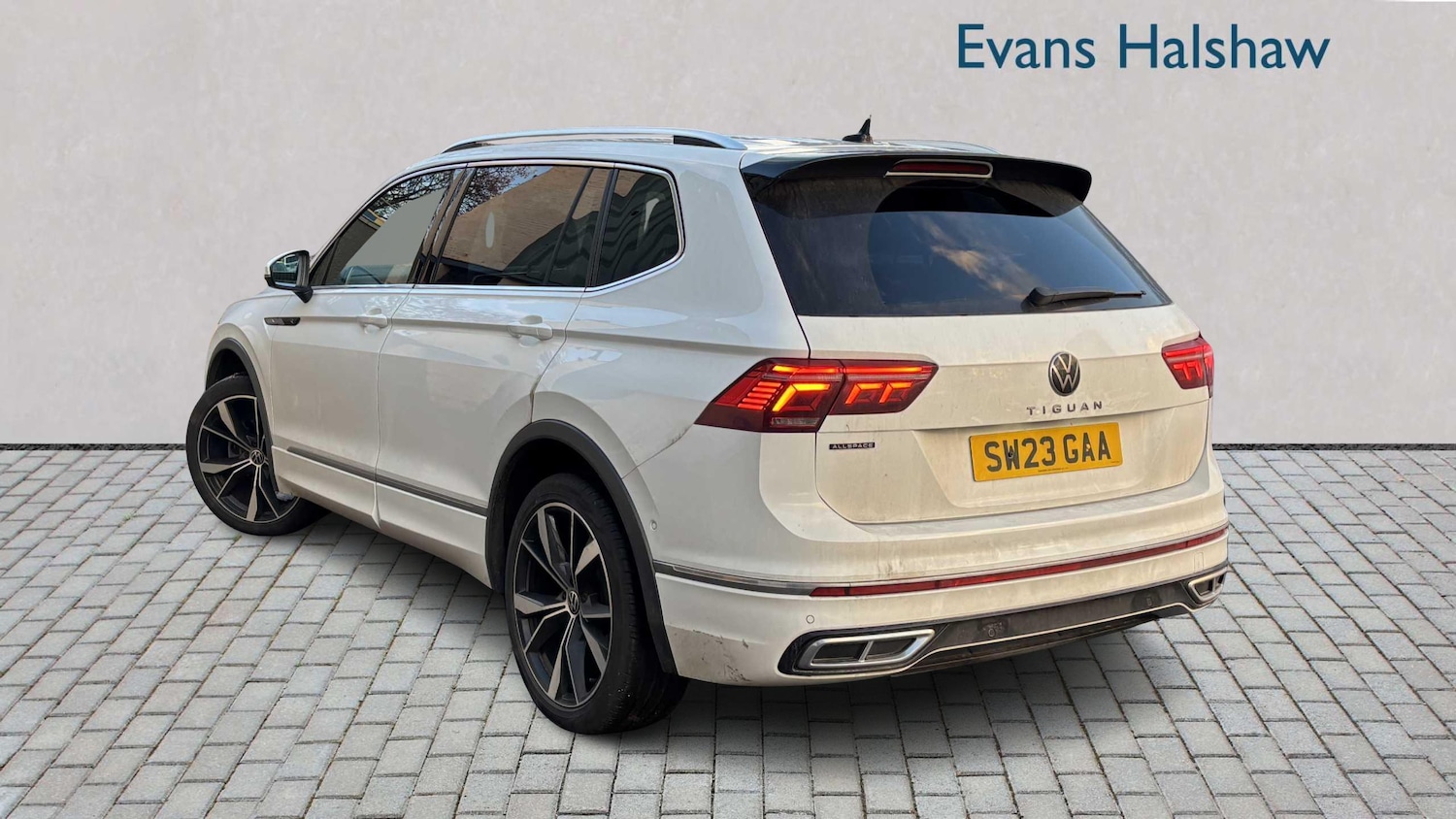 Used Volkswagen Tiguan Allspace 2023 for sale - 76692061: Photo 2