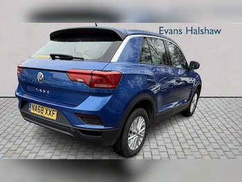 Used Volkswagen T-Roc 2018 for sale - 77859075: Photo