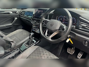 Used Volkswagen T-Roc 2023 for sale - 78060231: Photo